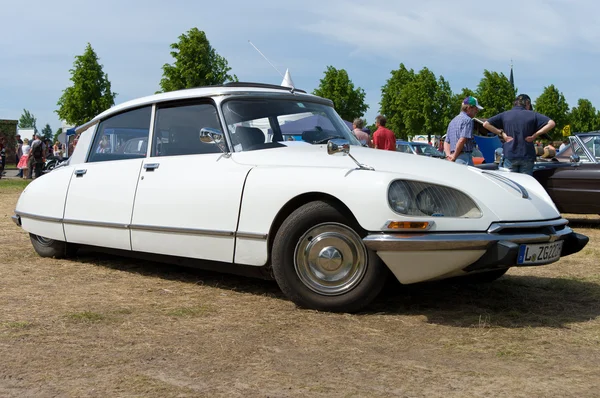 PAAREN IM GLIEN GERMANY - MAY 26: Cars Citroen DS The oldtimer show in MAFZ May 26 2012 in Paaren im Glien Germany — 图库照片