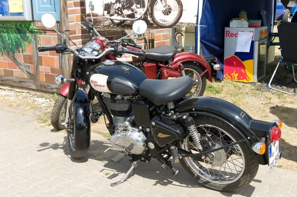 PAAREN IM GLIEN, ALEMANHA - MAIO 26: Motocicleta Royal Enfield Bullet 500, "The oldtimer show" em MAFZ, 26 de maio de 2012 em Paaren im Glien, Alemanha — Fotografia de Stock