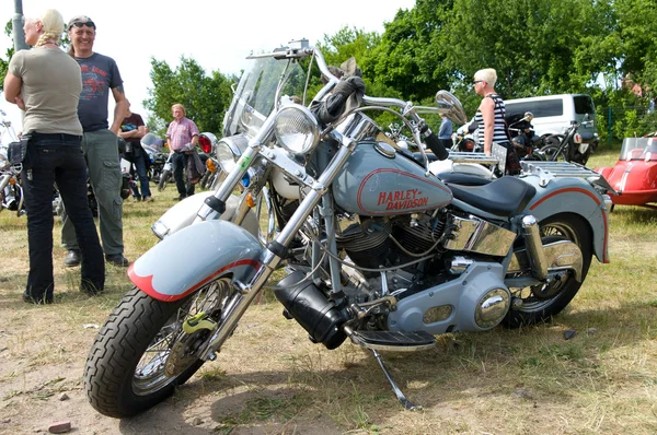PAAREN IM GLIEN, ALLEMAGNE - 26 MAI : Moto Harley-Davidson, "The oldtimer show" dans MAFZ, 26 mai 2012 à Paaren im Glien, Allemagne — Photo