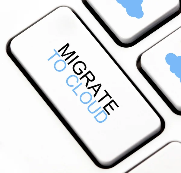 Migrar para o botão nuvem no teclado — Fotografia de Stock