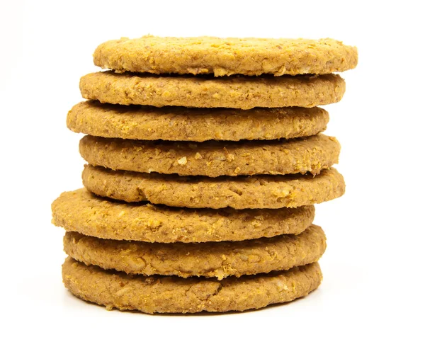 Gestapelde volkoren cookies op een witte achtergrond — Stockfoto