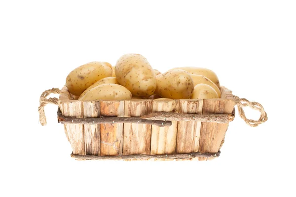 Bunch of freshly harvested potatoes in a wooden basket — Stock Photo, Image