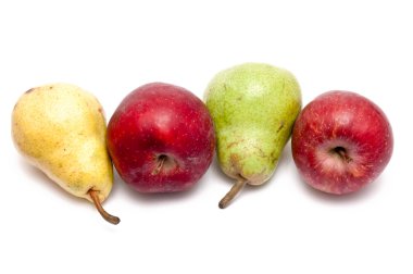 Kırmızı elma, sarı ve yeşil armut