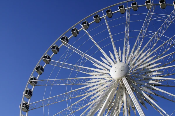 Giant Wheel isolated in blue sky background — Stock Photo, Image