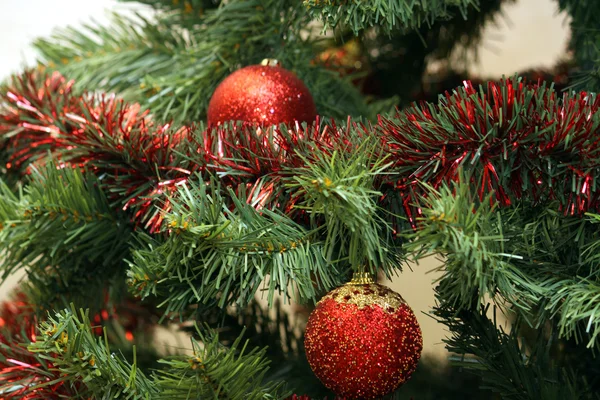 Adornos y decoraciones navideñas — Foto de Stock