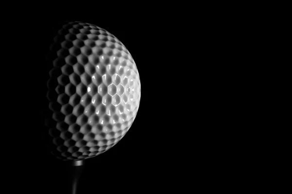 Geïsoleerde golfbal — Stockfoto