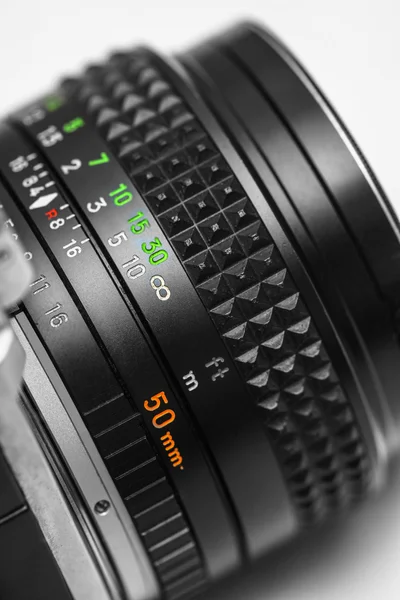Bağbozumu kamera dijital SLR lens üzerinde beyaz izole — Stok fotoğraf
