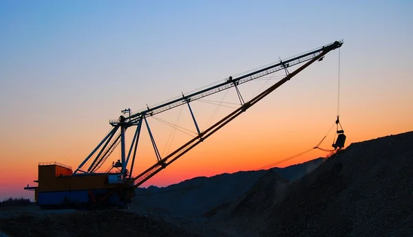 Dragline in open pit — Stock Photo, Image