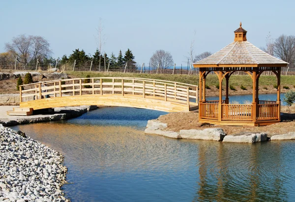 Pavillon und Brücke — Stockfoto
