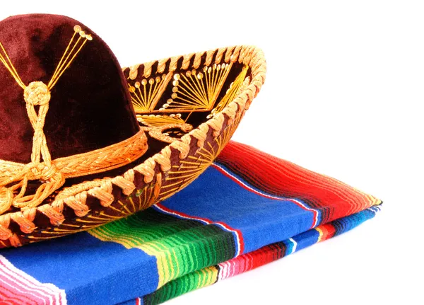 Mexické sombrero a barevný koberec — Stock fotografie