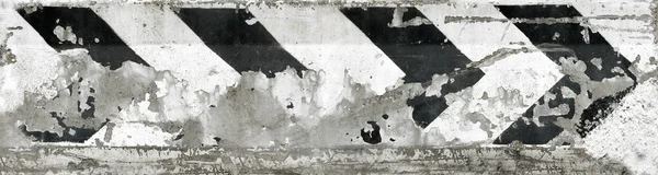 Бетонная стена со стрелкой — стоковое фото