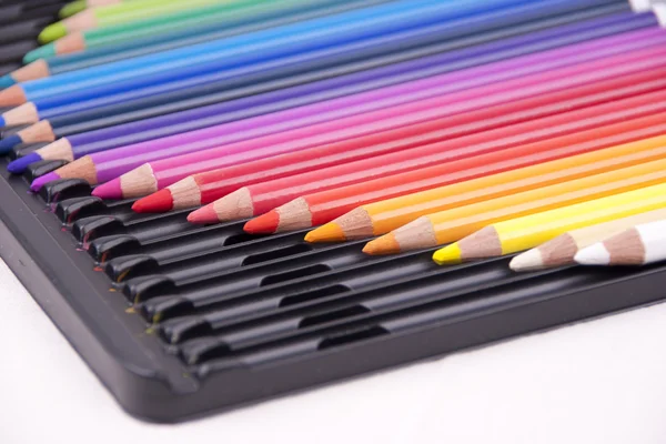 Gökkuşağı renkli kalemler — Stok fotoğraf