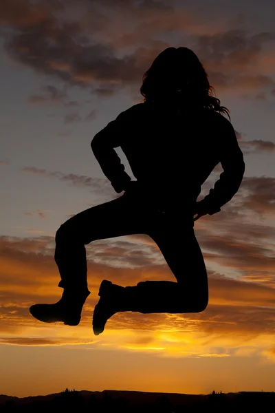 女性のジャンプの日没 — ストック写真