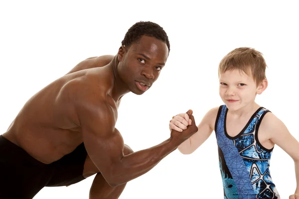Dítě dospělé rameno zápasit — Stock fotografie