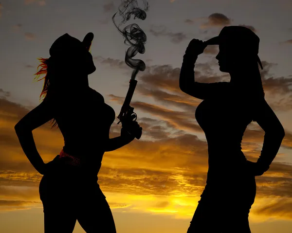 Two women silhouette one gun smoke — Stock Photo, Image