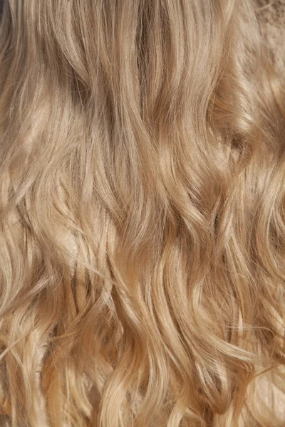 Kvinnans blont hår — Stockfoto