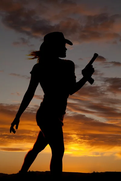 Silhouet pistool vrouw lopen — Stockfoto