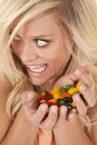 Женщина, пойманная с конфетами — стоковое фото
