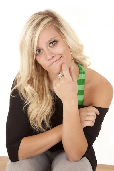 Woman facing black and green expression — Stockfoto