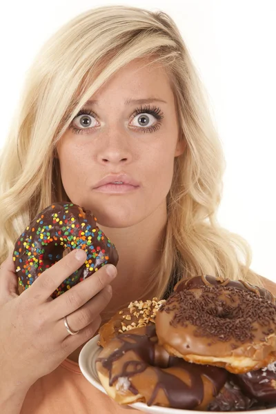 Mulher chocou donut — Fotografia de Stock