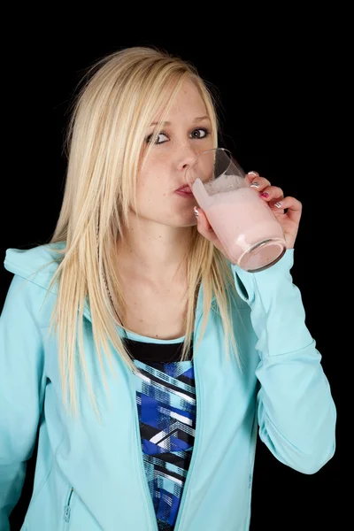 Vrouw drinken smoothie — Stockfoto