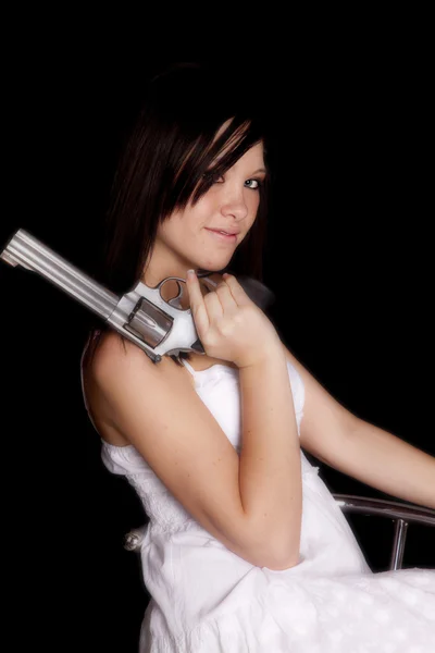 Vrouw kant pistool schouder — Stockfoto