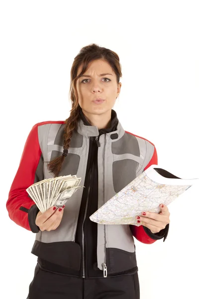 Žena motorkář s mapou a peníze — Stock fotografie