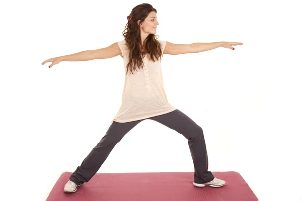 Yoga krigaren röda matta — Stockfoto