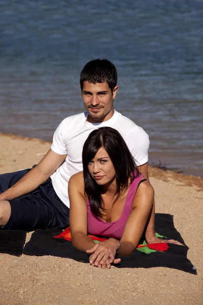 Couple on beach — Stock Photo, Image