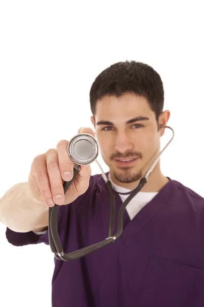 Médico segurando estetoscópio — Fotografia de Stock