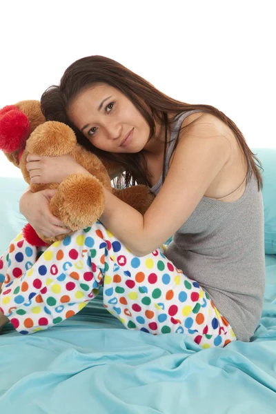 Pyžamo vážné medvěd postel — Stock fotografie