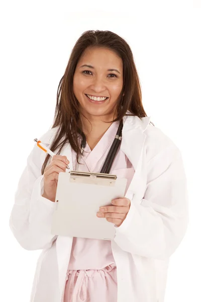 Γυναίκα γιατρός γράφημα στυλό χαμόγελο — Φωτογραφία Αρχείου