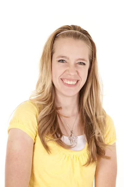 Flicka gul skjorta leende — Stockfoto
