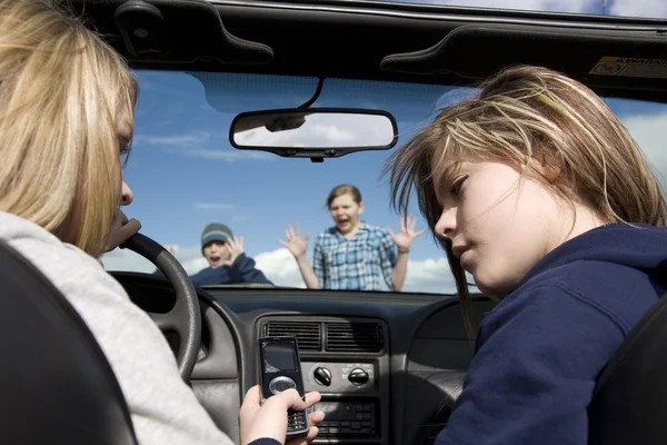 Not paying attention texting accident — Stock Photo, Image