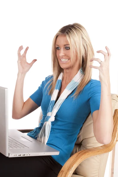 Kobieta niebieski frustracji laptopa — Zdjęcie stockowe