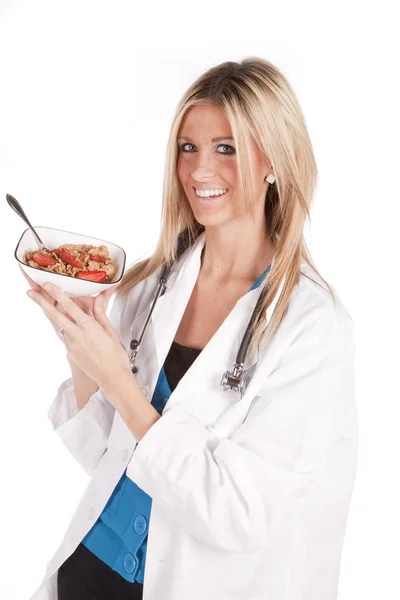Woman doctor holding bowl cereal — Stock Photo, Image