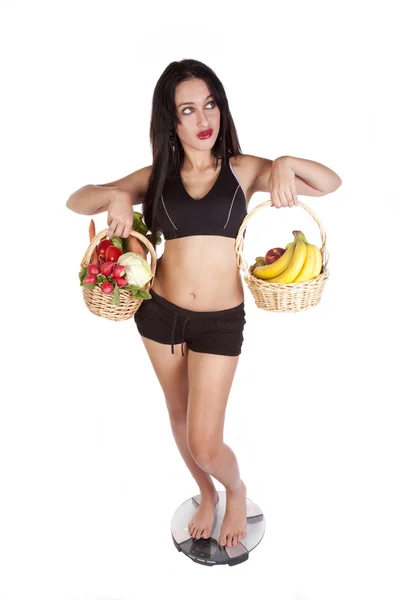 Kobieta owoce warzywa wagi — Zdjęcie stockowe