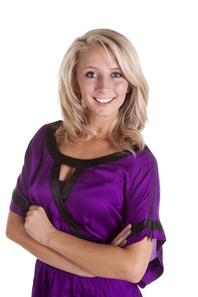 Vrouw bovenlichaam portret paarse glimlach — Stockfoto