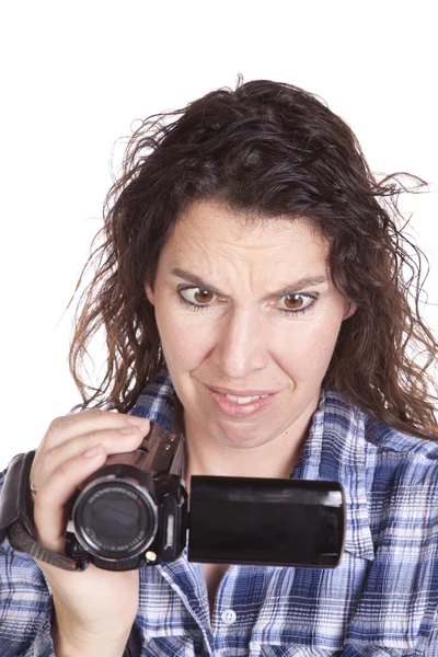 Mujer viendo cámara de vídeo confundido —  Fotos de Stock