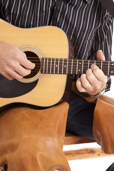 Cowboy med gitarr nära — Stockfoto