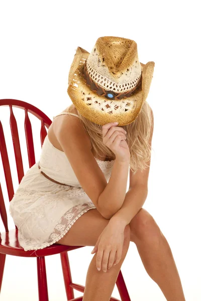 Cowgirl ukrywanie twarzy kapelusz — Zdjęcie stockowe