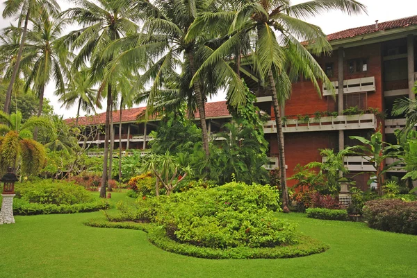 Tropische hotel resort in bali, Indonesië — Stockfoto