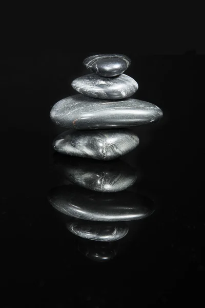 禅宗的石头平衡 — 图库照片