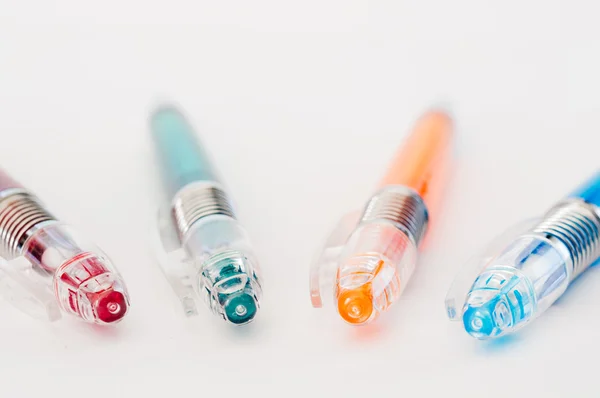 Varios bolígrafos de colores — Foto de Stock