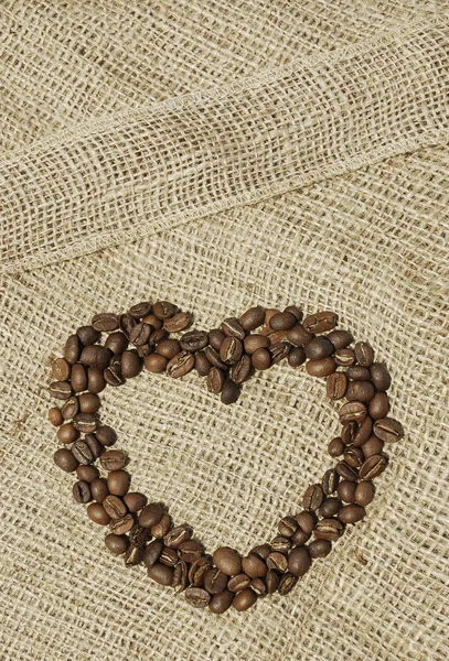 Koffie gevormd hart op doek — Stockfoto