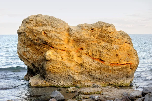 Kő a tengeren — Stock Fotó