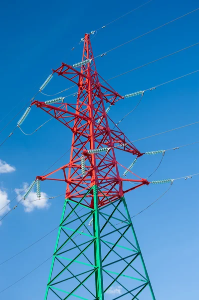Γραμμές ηλεκτρικής ενέργειας υψηλής τάσης — Φωτογραφία Αρχείου