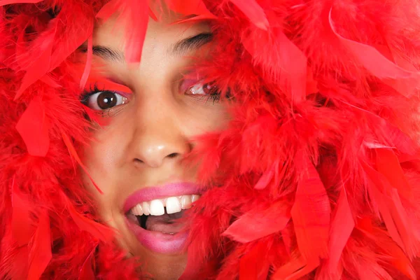 Retrato de mujer en pluma roja —  Fotos de Stock