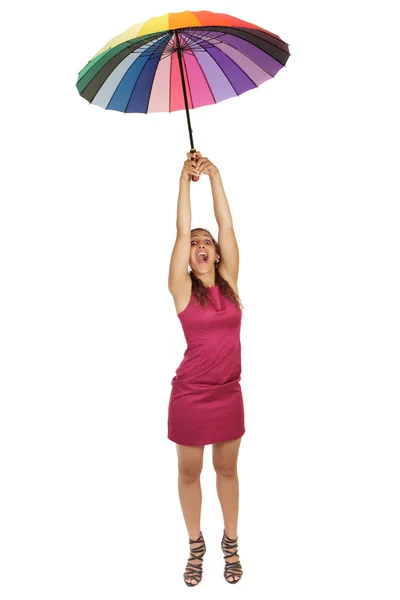 Женщина летит с зонтиком — стоковое фото