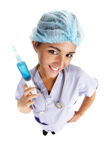 Медсестра держит большую иглу — стоковое фото